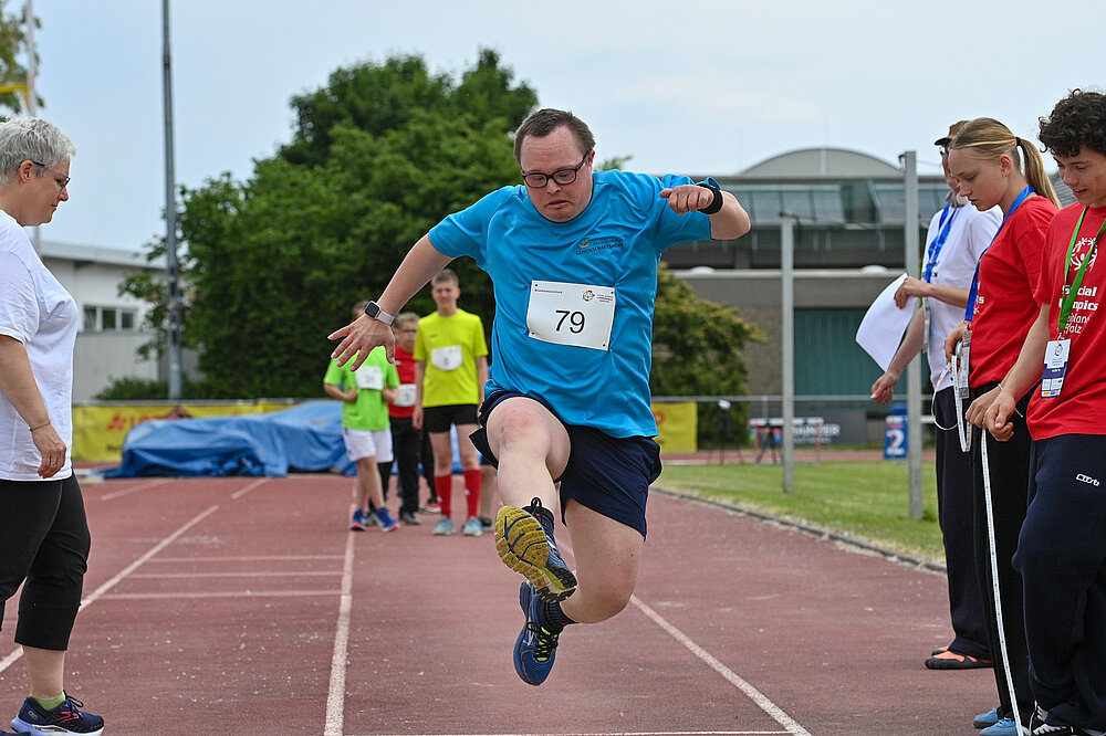Weitsprung bei den Special Olympics.