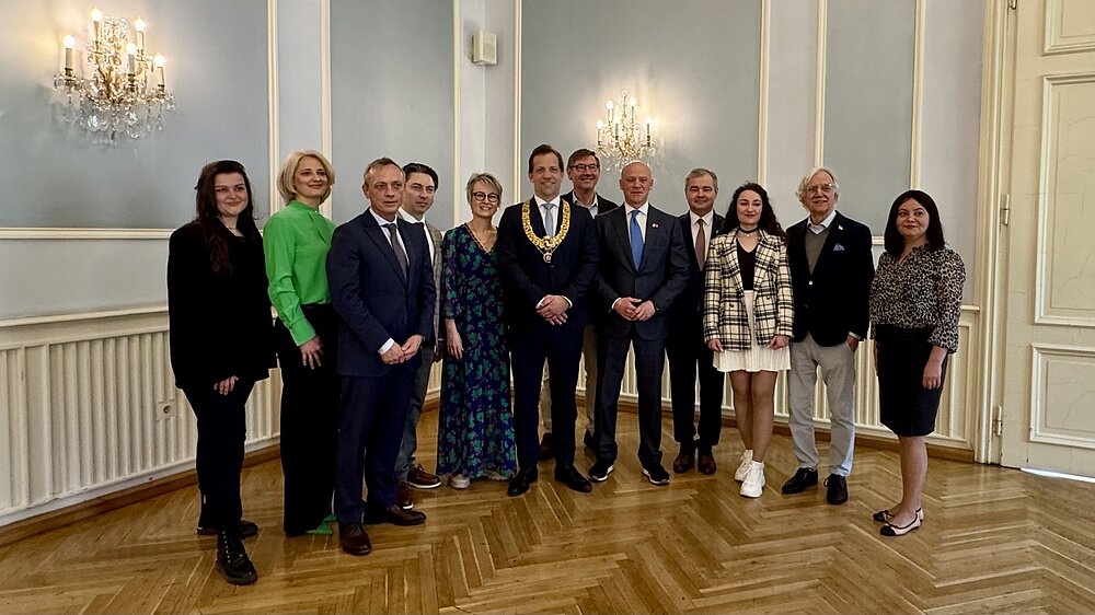 Oberbürgermeister Nino Haase empfängt eine hochrangige Delegation aus Odessa im Kurfürstlichen Schloss in Mainz