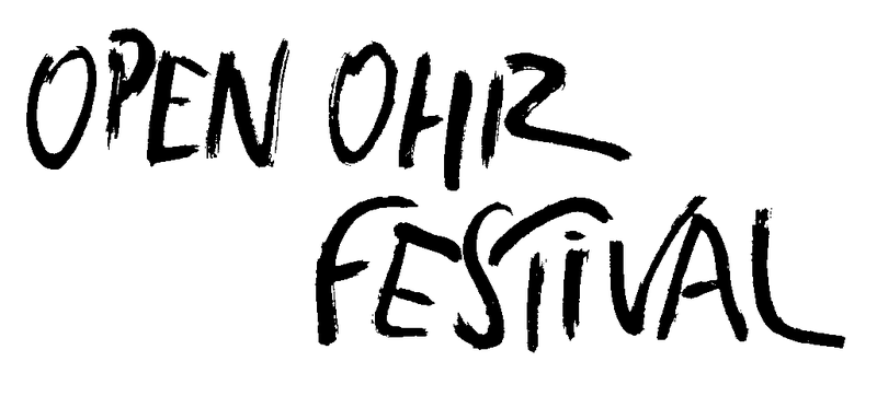 In schwarzer, geschwungener Schrift steht auf weißem Hintergrunf "Open Ohr Festival".